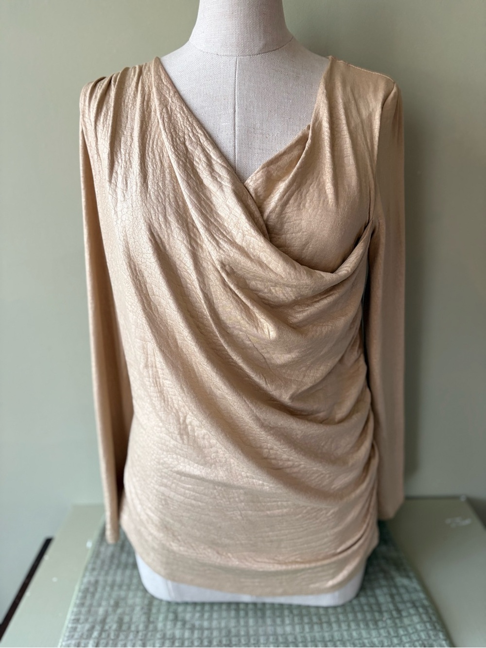 Kenneth Cole Reaction Draped Long-Sleeve Top Champagne Beige alligator print M